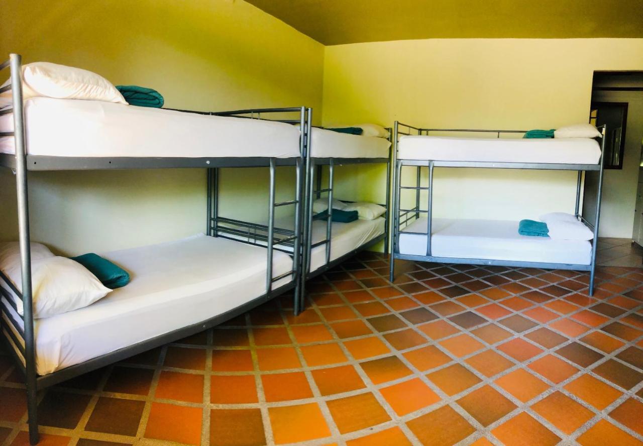 아레날 백패커스 리조트 La Fortuna 외부 사진 A typical hostel room