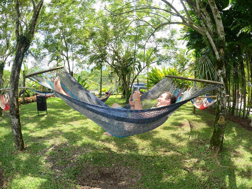 아레날 백패커스 리조트 La Fortuna 외부 사진 Hammock in the park